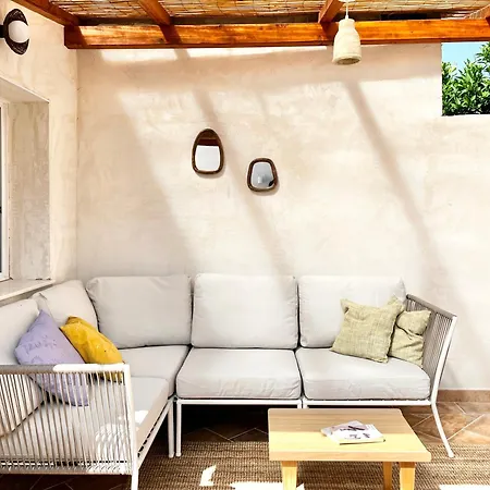 Sardinian House With Spacious Garden And Veranda Nyaraló