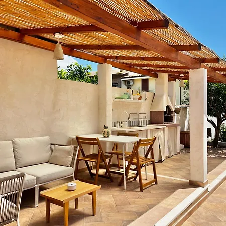 Nyaraló Sardinian House With Spacious Garden And Veranda Solanas