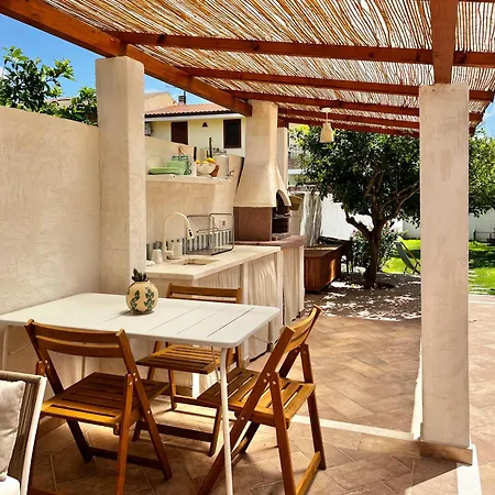 Sardinian House With Spacious Garden And Veranda Nyaraló Solanas